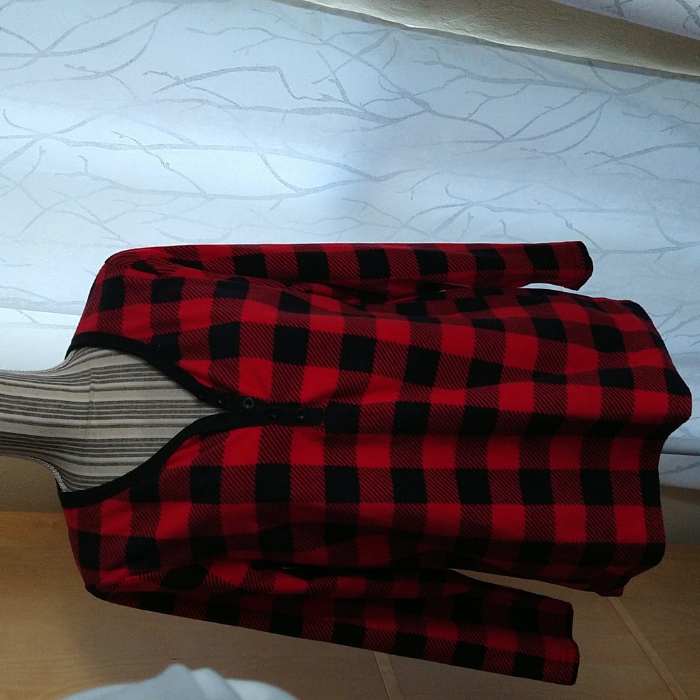 $8 or 3 for 15 Red and black fleece top